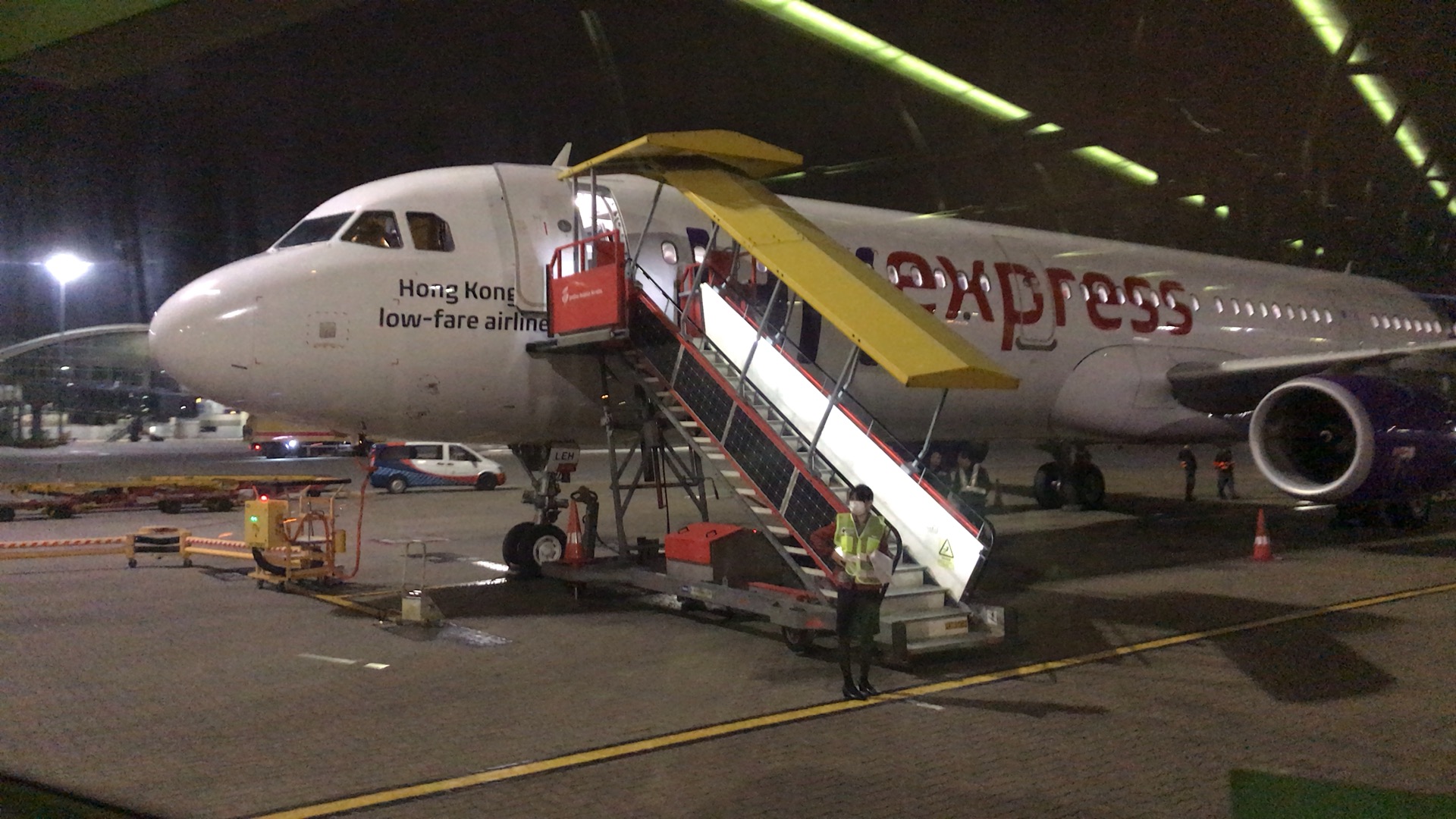 香港エクスプレス航空 Uo33便 羽田 香港便 オンラインチェックイン方法 空港での手続き