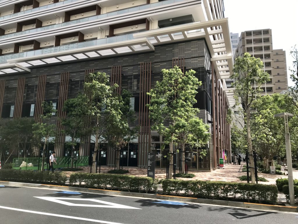 ホテル隣地