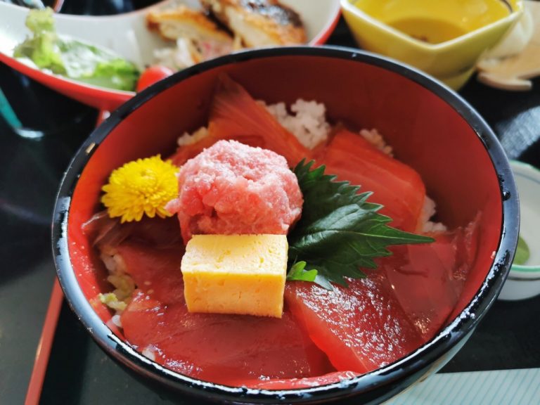 マグロ丼