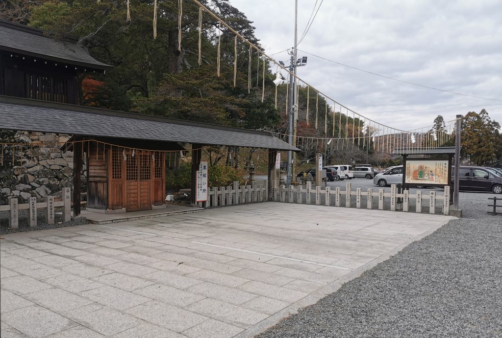 吉備津彦神社の駐車場